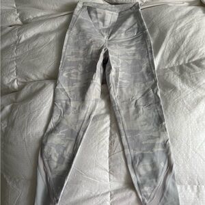 Lululemon Athletica Women's Gray Camouflage Leggings